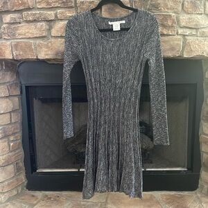 NWOT Max Studio gray sweater dress. Size Medium